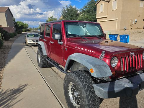 Used 2012 Jeep Wrangler Unlimited Rubicon w/ Connectivity Group image 2