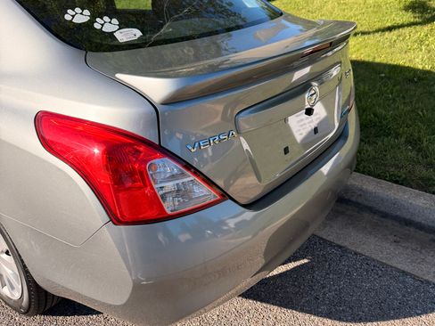Used 2013 Nissan Versa SV FWD image 2