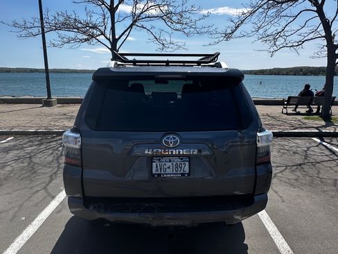 Used 2016 Toyota 4Runner SR5 AWD/4WD image 14