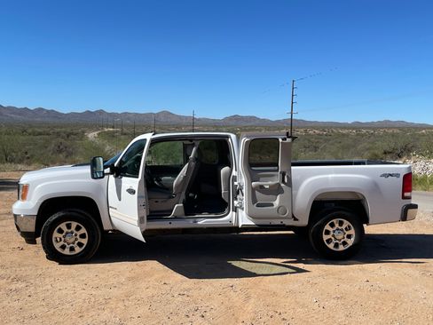 Used 2011 GMC Sierra 2500 SLE w/ SLE Preferred Package image 13