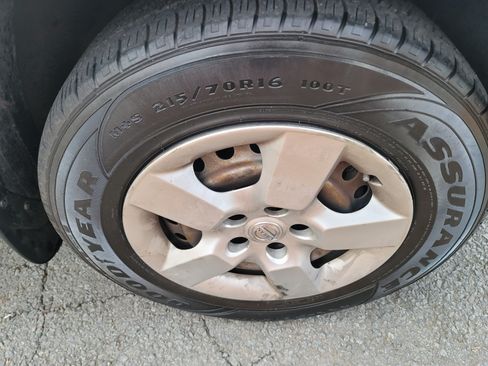 Used 2011 Nissan Rogue S image 16