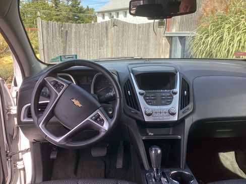 Used 2017 Chevrolet Equinox LT w/ Convenience Package image 8