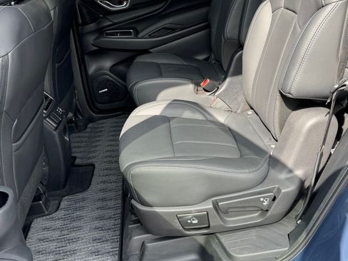 Used 2023 Subaru Ascent Limited w/ Technology Package image 9
