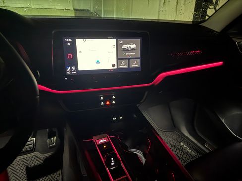 Used 2024 Volkswagen Atlas SEL Premium R-Line image 6