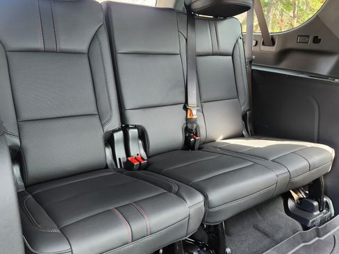 Used 2024 Chevrolet Suburban RST w/ Luxury Package image 8