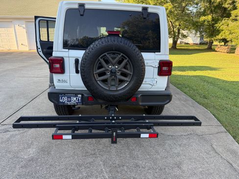 Used 2024 Jeep Wrangler Unlimited Sport AWD/4WD image 6