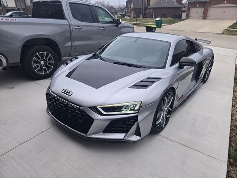 Used 2018 Audi R8 V10 w/ Premium Package image 10