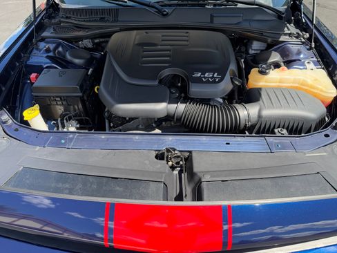 Used 2013 Dodge Challenger SXT RWD image 2