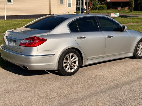 Used 2013 Hyundai Genesis 3.8 RWD image 14