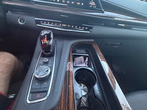 Used 2021 Cadillac Escalade Premium Luxury image 11