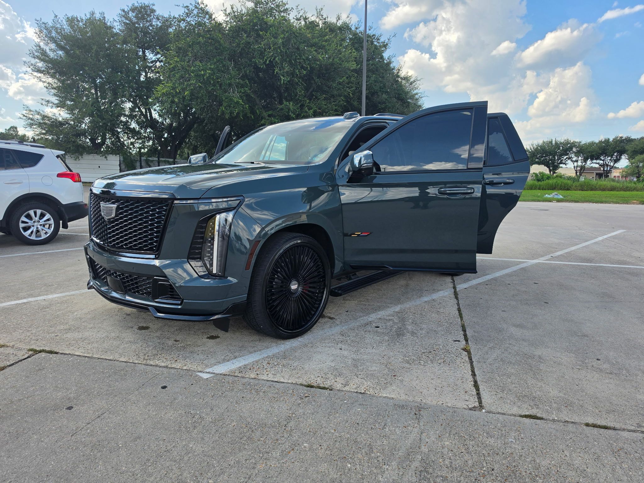 Used 2025 Cadillac Escalade V w/ LPO, ONYX Package AWD/4WD image 2