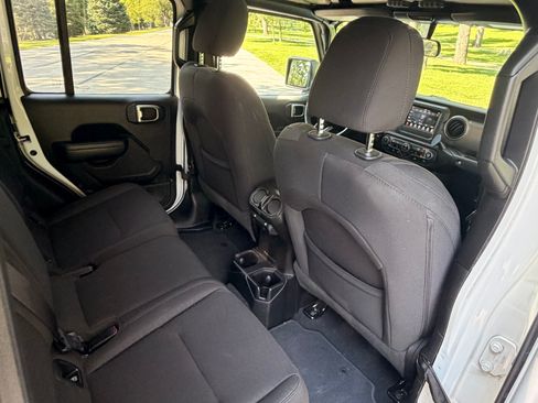 Used 2020 Jeep Gladiator Sport w/ Quick Order Package 24S AWD/4WD image 15