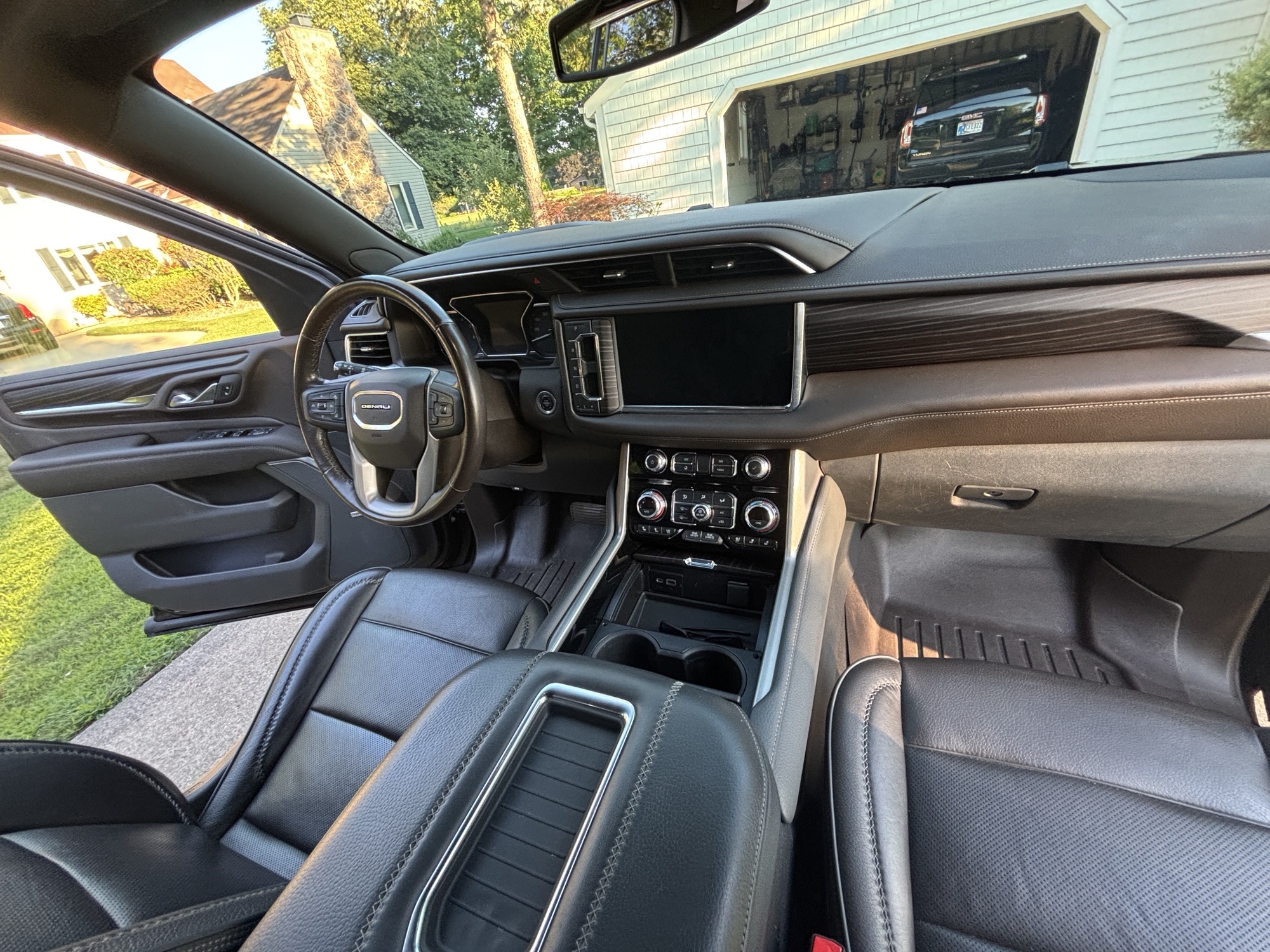 Used 2021 GMC Yukon XL Denali AWD/4WD image 16