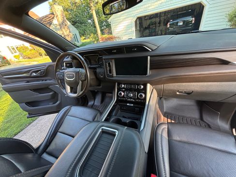 Used 2021 GMC Yukon XL Denali AWD/4WD image 16