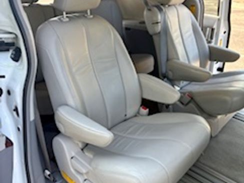 Used 2014 Toyota Sienna XLE image 14