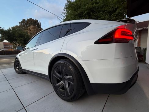 Used 2023 Tesla Model X image 17