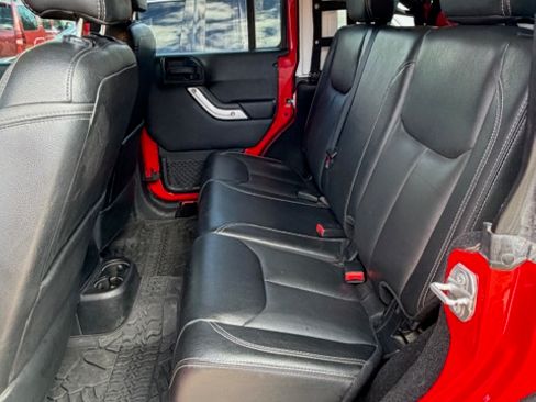 Used 2016 Jeep Wrangler Unlimited Rubicon image 12