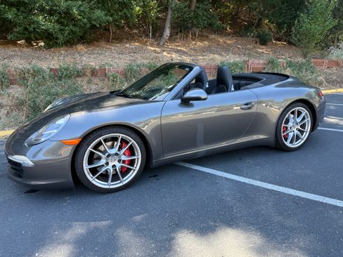 Used 2014 Porsche 911 Carrera S RWD image 9