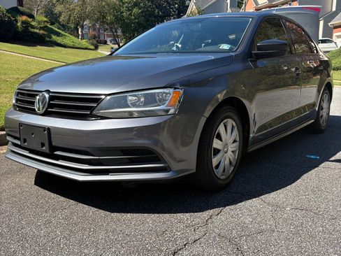 Used 2015 Volkswagen Jetta S image 2