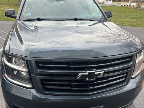 Used 2020 Chevrolet Suburban LT w/ RST Edition image 8
