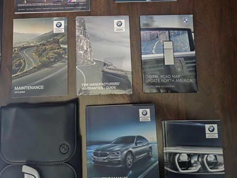 Used 2019 BMW 530e xDrive w/ Premium Package image 32