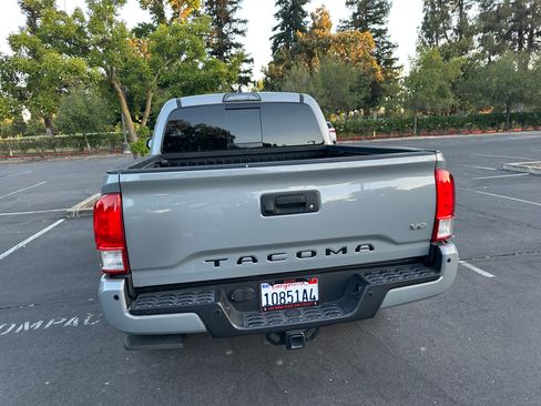 Used 2019 Toyota Tacoma TRD Off-Road w/ Technology Package RWD image 5