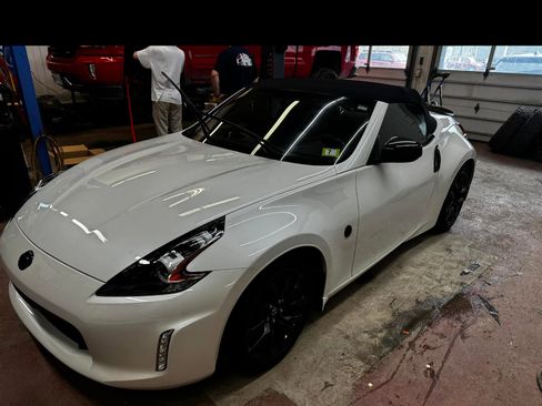 Used 2018 Nissan 370Z Roadster image 10