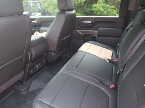 Used 2020 Chevrolet Silverado 2500 LTZ w/ Z71 Off-Road Package image 11