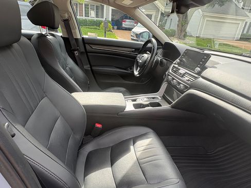 Used 2021 Honda Accord Touring image 17