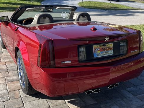 Used 2005 Cadillac XLR Convertible 2D image 12