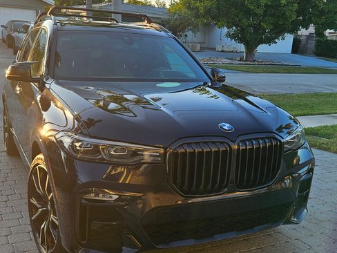 Used 2020 BMW X7 xDrive40i w/ M Sport Package image 1