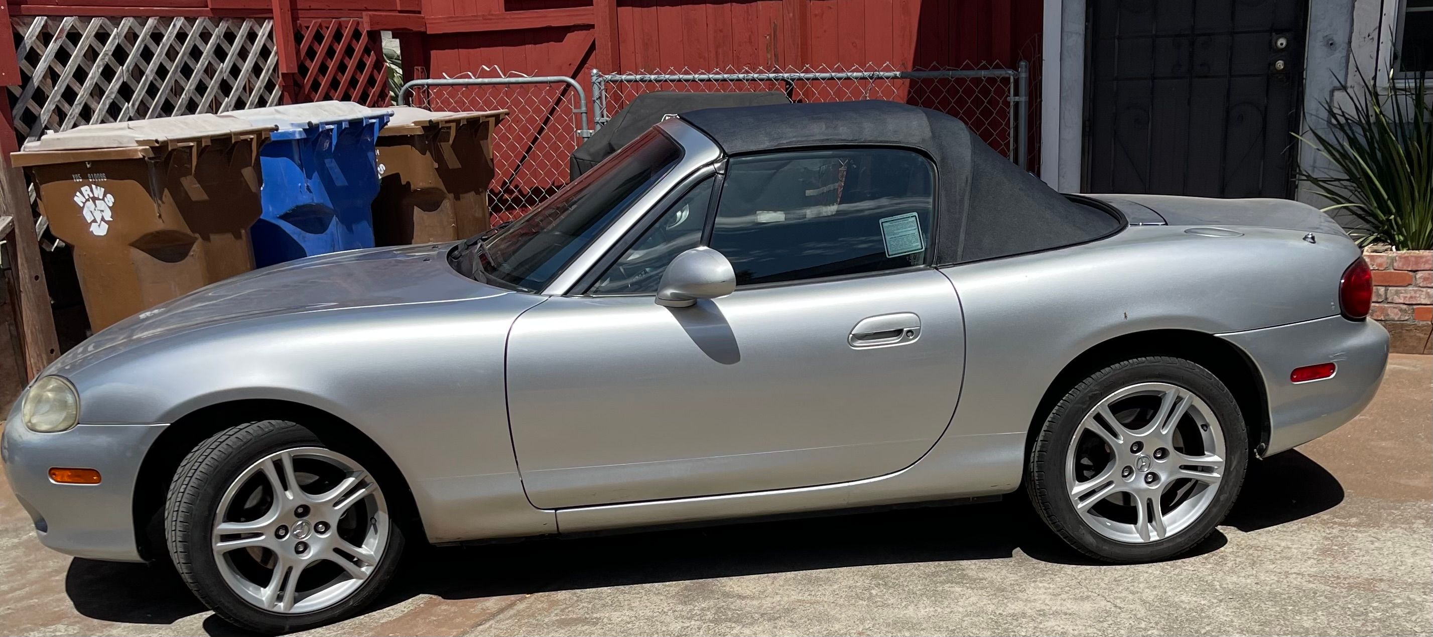 Used 2005 MAZDA MX-5 Miata LS RWD image 4