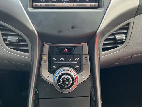 Used 2013 Hyundai Elantra GLS image 20