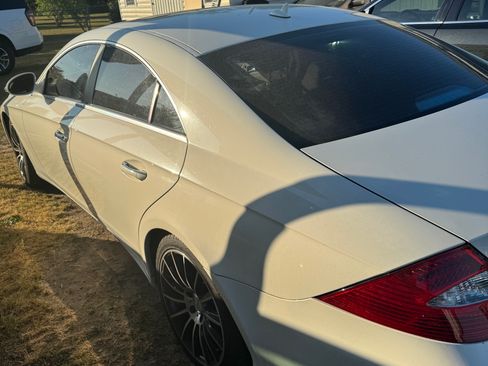 Used 2008 Mercedes-Benz CLS 550 image 4