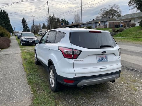 Used 2017 Ford Escape SE image 5
