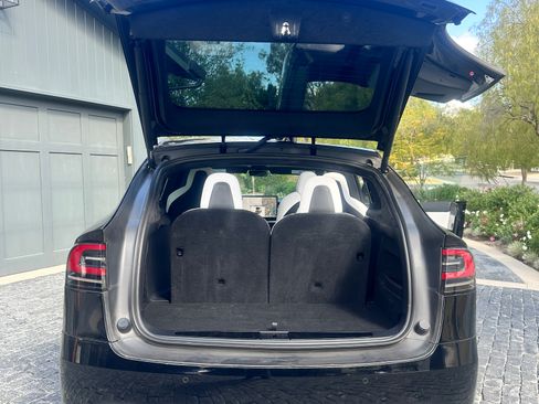 Used 2023 Tesla Model X image 11