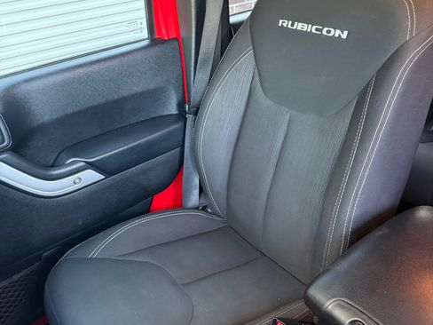 Used 2016 Jeep Wrangler Unlimited Rubicon w/ Connectivity Group AWD/4WD image 11