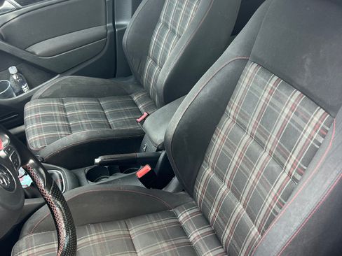 Used 2010 Volkswagen GTI 4-Door FWD image 10