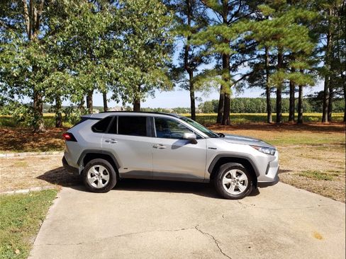 Used 2019 Toyota RAV4 LE image 12