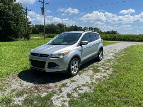 Used 2014 Ford Escape SE w/ Equipment Group 201A FWD image 2