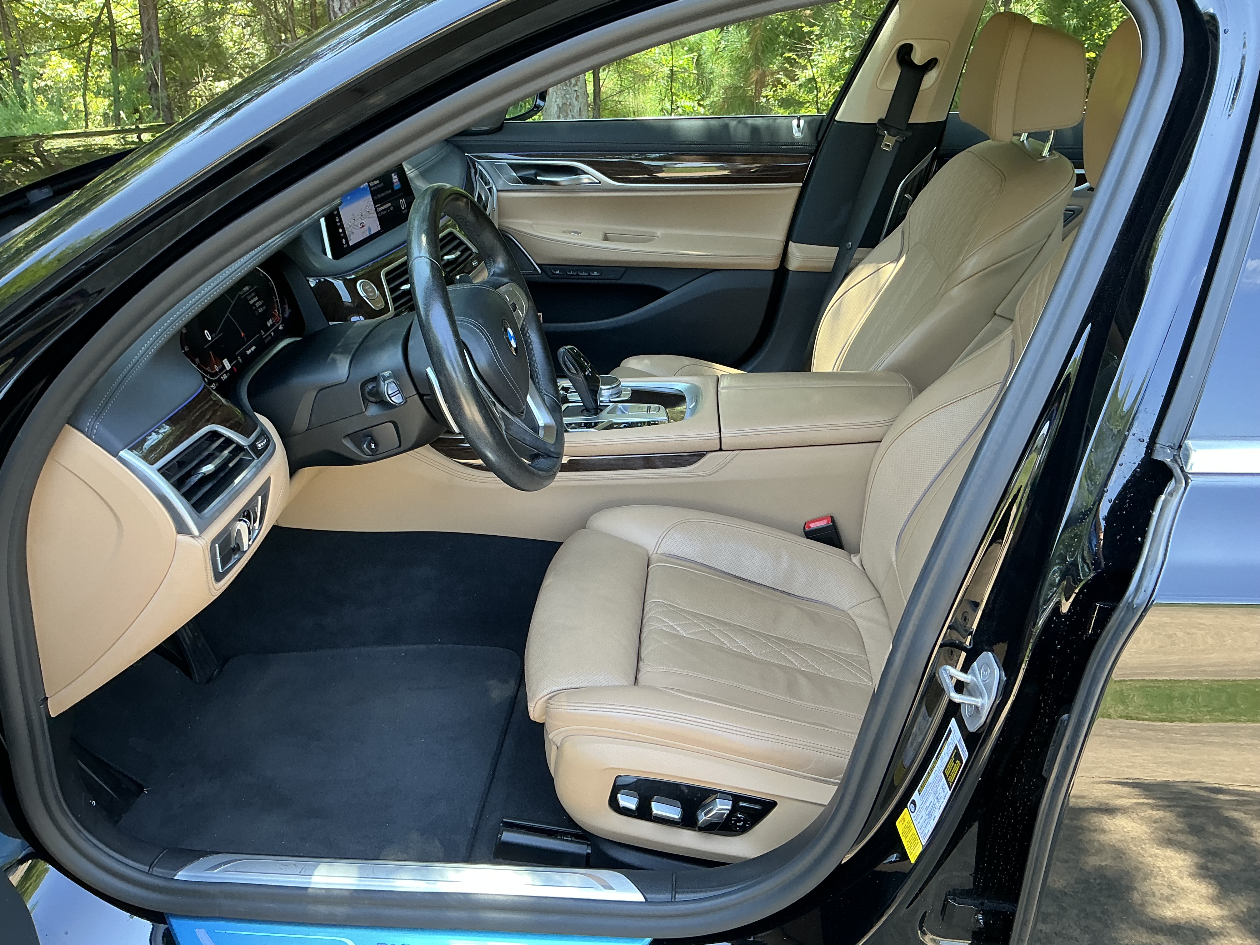 Used 2022 BMW 740i RWD image 9