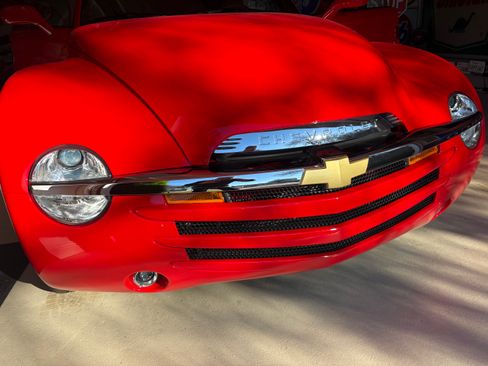 Used 2006 Chevrolet SSR w/ Preferred Equipment Group image 14