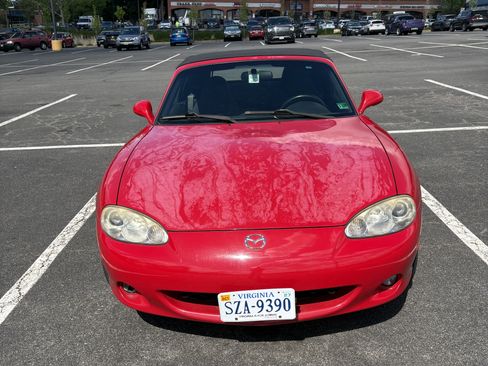 Used 2005 MAZDA MX-5 Miata w/ Convenience Pkg image 9