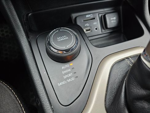 Used 2016 Jeep Cherokee Sport w/ Cold Weather Group image 14