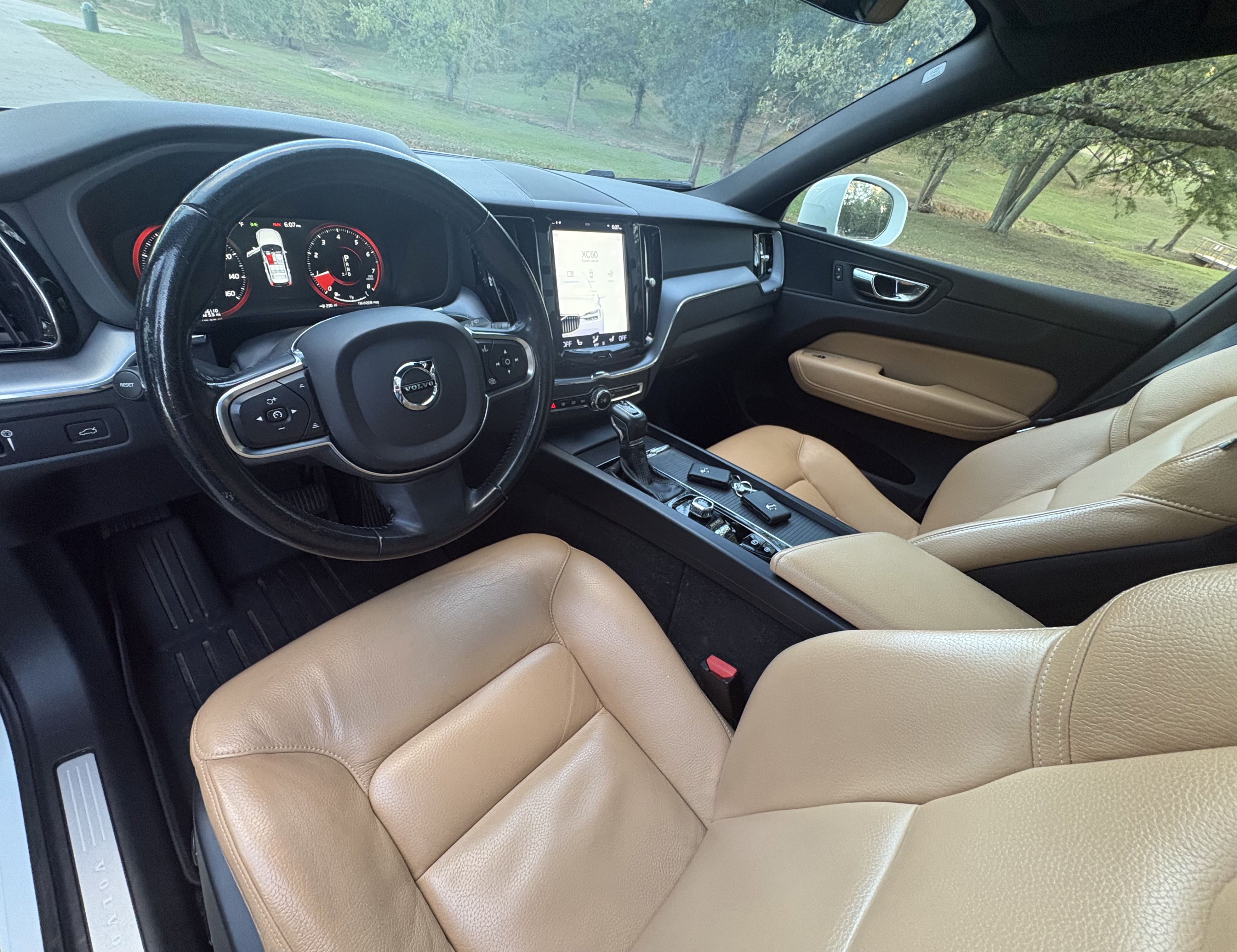 Used 2020 Volvo XC60 T5 Momentum AWD/4WD image 16