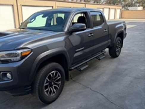 Used 2022 Toyota Tacoma TRD Sport w/ Technology Package image 12