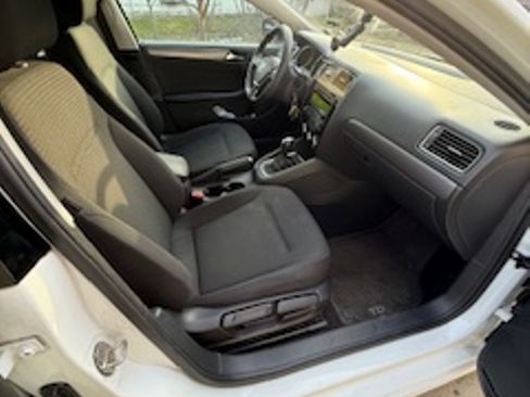 Used 2015 Volkswagen Jetta TDI S image 6