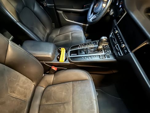 Used 2021 Porsche Macan AWD/4WD image 10
