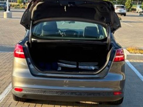 Used 2017 Ford Focus SE FWD image 8
