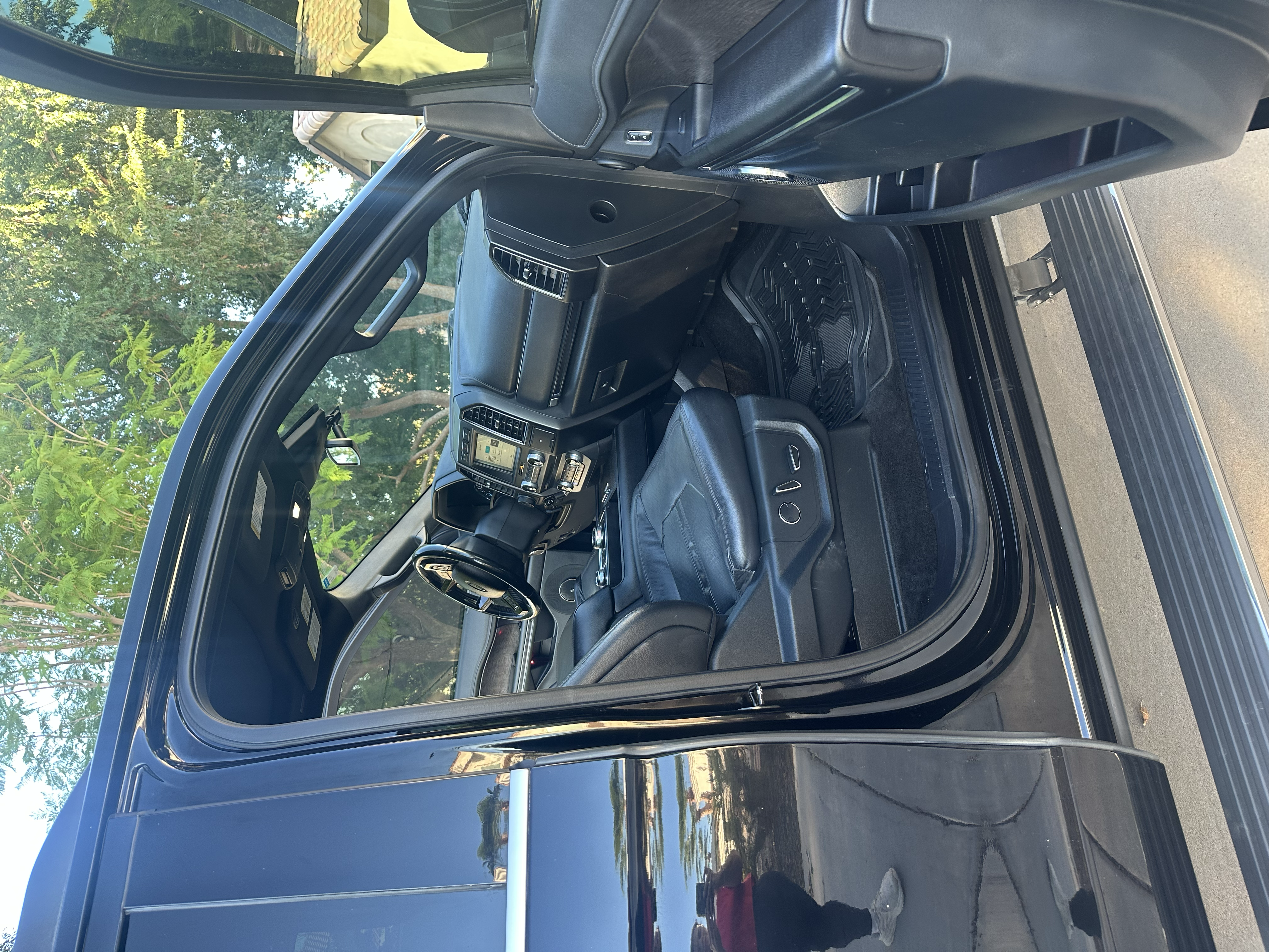 Used 2018 Ford Expedition Limited w/ Equipment Group 301A AWD/4WD image 9